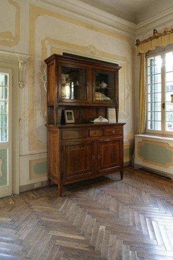 Buffet on high legs, the Ca' d'oro