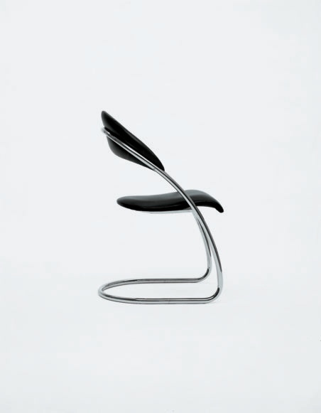 Chair with frame of steel tubes Museum, Alivar