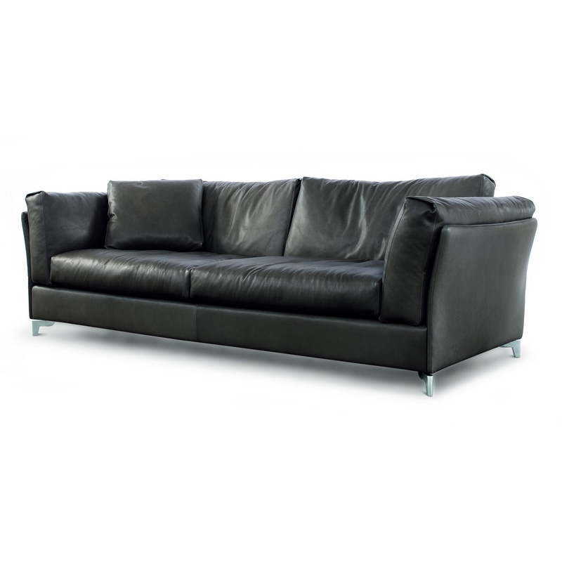 Sofa with frame in solid wood, a filler of polyurethane foam and goose down and upholstered in leather or textile Bahia, Alivar