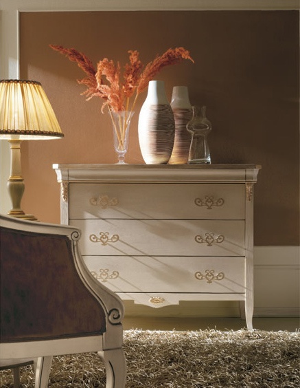 A Chest Of Drawers Com? Clara CorteZari - Corte Zari