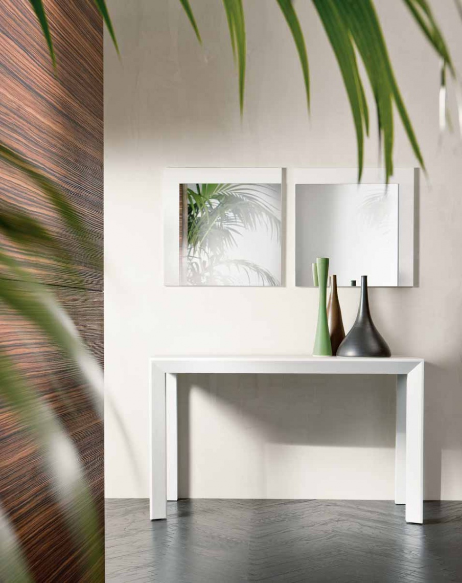 The console is made of solid wood, Pacini & Cappellini