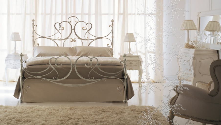 Bed with wrought iron headboard Letto Parsifal, CorteZari - Corte Zari