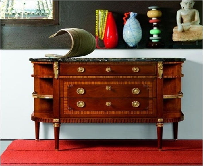 A chest of drawers on high legs, Salda