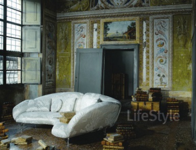 The Rest Sofa, Futura