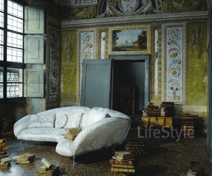 The Rest Sofa, Futura