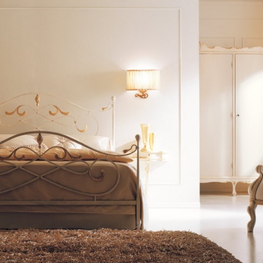 Bed with high headboard– Letto Art?