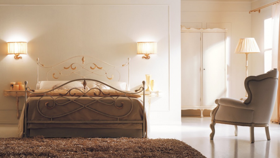 Bed with wrought iron headboard Letto Art?, CorteZari - Corte Zari