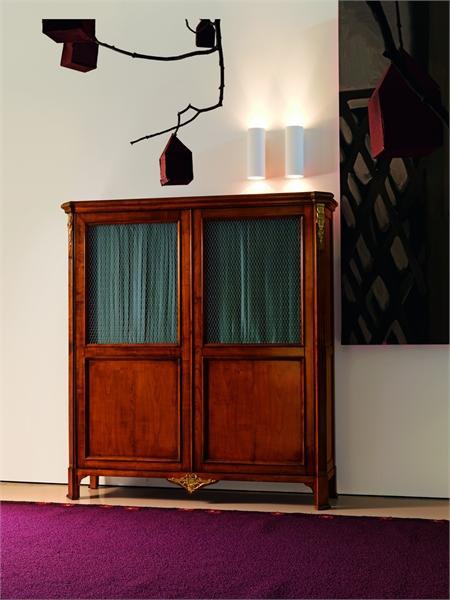 Showcase with hinged door, Salda