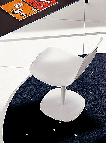 A chair on a frame of chrome-plated steel Lei tech Bonaldo