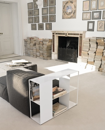 The rack frame is made of painted metal Peanut B Bonaldo