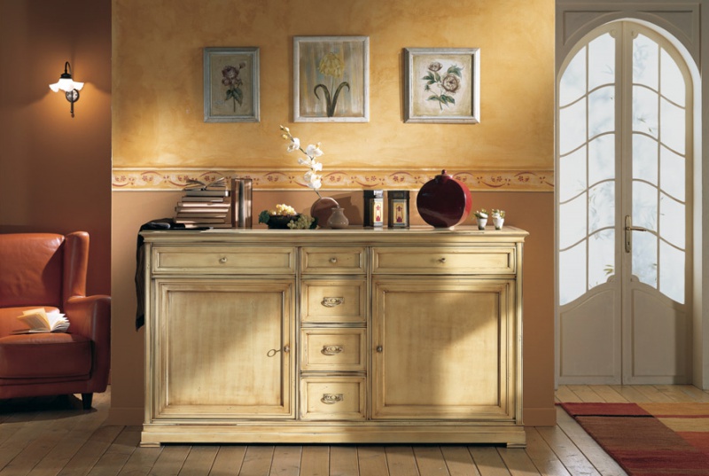 Low Cabinet on legs, at the stilema stand