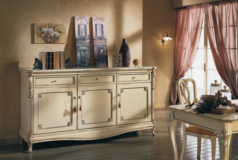 The buffet is low lying at the stilema stand