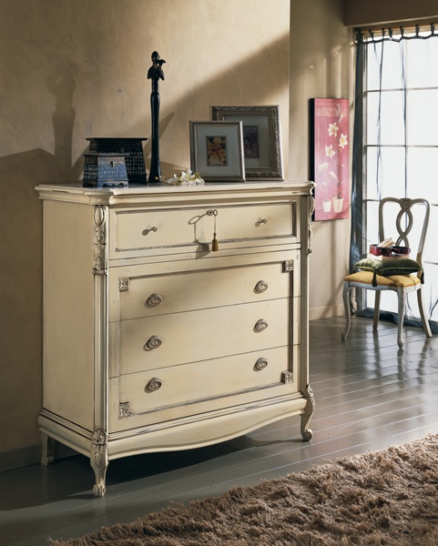 Tall dresser, at the stilema stand