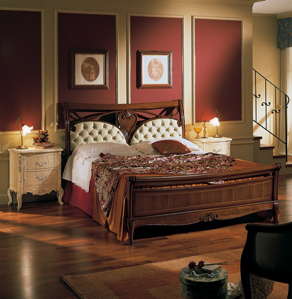 Double bed with upholstered headboard, at the stilema stand