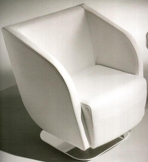 A chair on metal base, Leaf - Tonon 