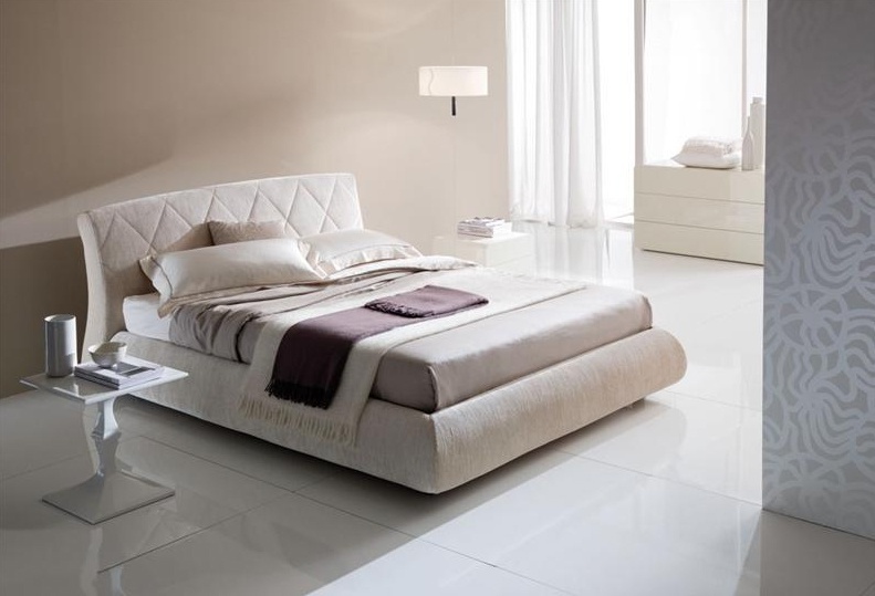 Double bed on a steel frame upholstered in leather or fabric Alexia Bontempi Casa