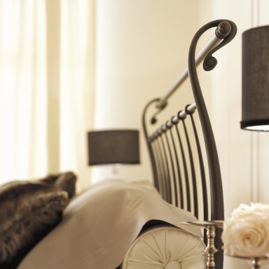 Bed with wrought iron headboard Letto Coc?