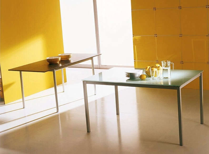 Dining table sliding on a metal frame Bios by Bontempi Casa