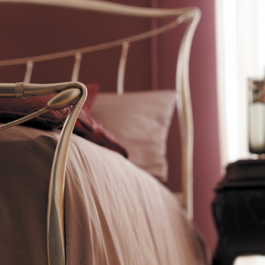 Bed with high headboard– Letto Morfeo