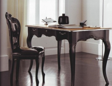 A Desk with drawers, Flai