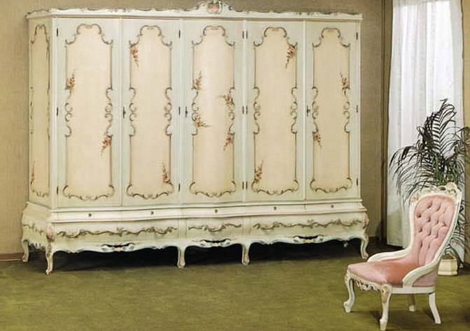 Wardrobe pahistory on a frame of solid wood 2113, BTC