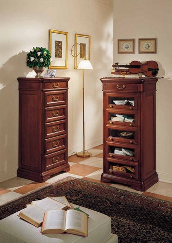 A chest of drawers on a frame of solid wood 2629 / 2630, BTC