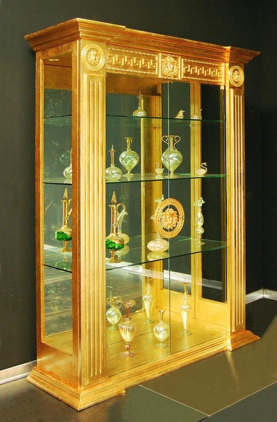 Showcase with glass facade, Gregori