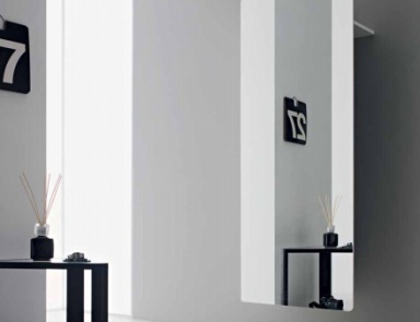 The mirror wall, Flai