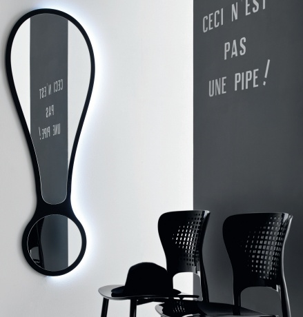 The mirror wall, Flai