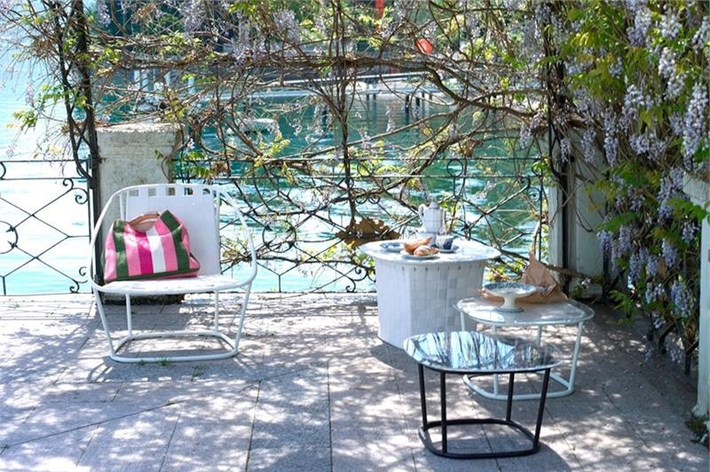 Table with top made of glass and a frame made of steel Cloud, Arflex