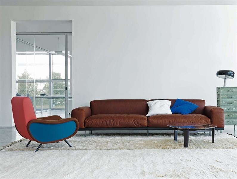 Sofa with a frame made of solid oak and the legs made of metal Naviglio, Arflex 