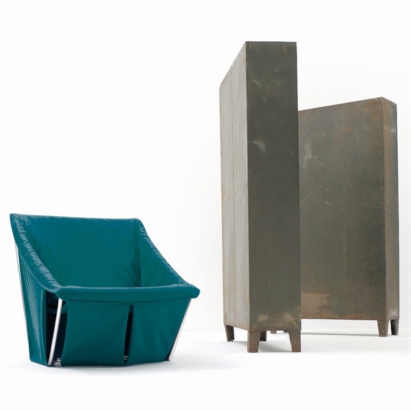Armchair with frame made of stainless steel and the upholstery of textile fabric Giada, Arflex 