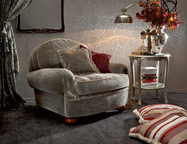 The Liberty seat on low legs, Medea