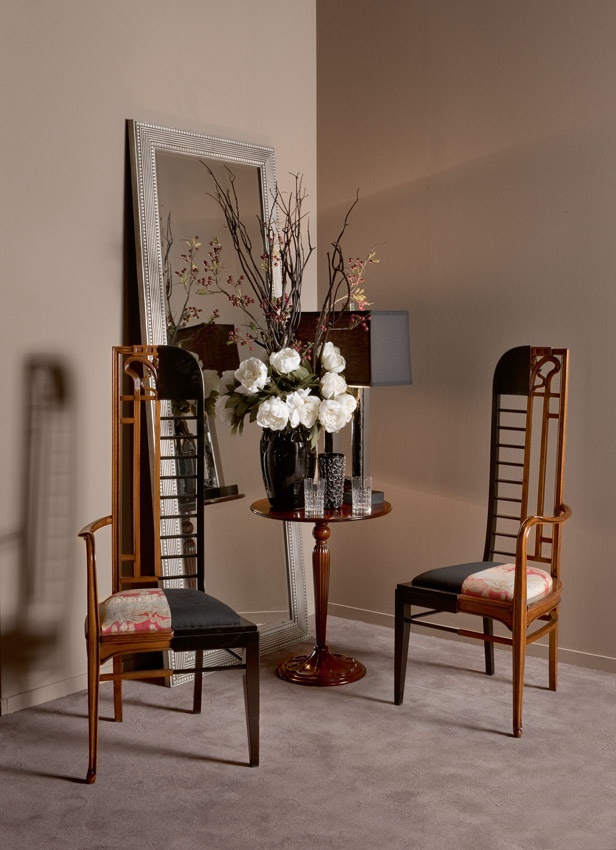 Chair with high back, Medea