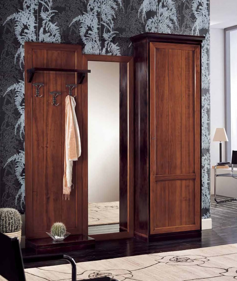 The closet in the hallway, Mirandola Export