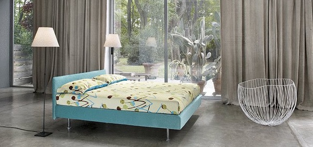 A bed on a wooden frame upholstered in cloth Mister Billo, Bonaldo