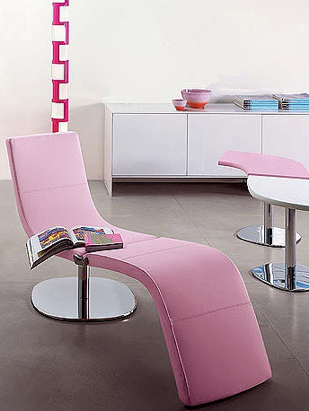 The chair frame is made of chrome plated steel upholstered in leather or fabric Dragonfly, Bonaldo