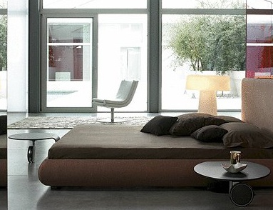 Bed upholstered in leather or fabric Pad Alto, Bonaldo
