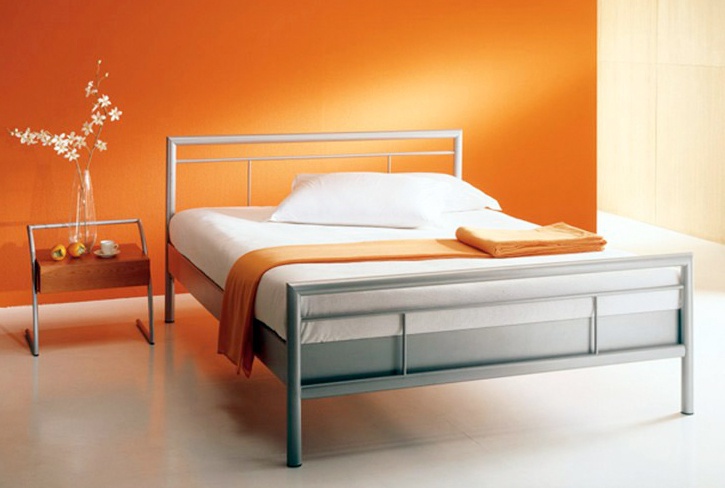 Double bed on a frame of metal Giorgione, Bontempi Casa