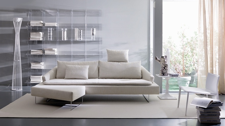 On the sofa: wooden frame upholstered in leather or fabric Itaca, Bontempi Casa