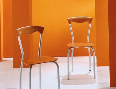 Chair on a metal frame with seat and back made of wood Lella, Berloni