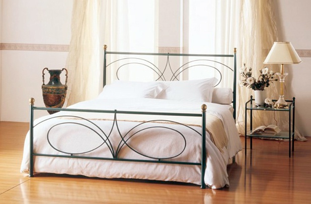 Bed with metal frame painted Mantegna, Bontempi Casa