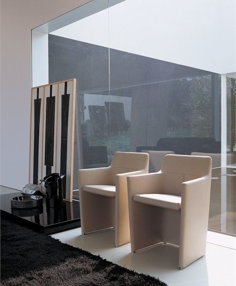 Chair with armrests, Lyz - Molteni