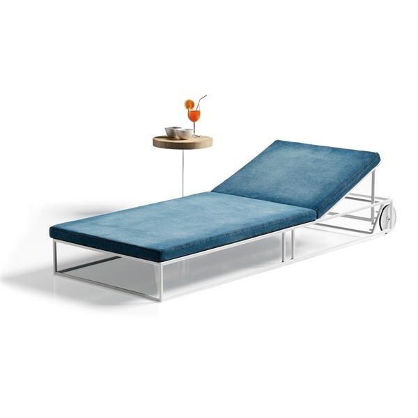 Chaise longue with metal frame and upholstery of textile fabrics Gil, Rattan Wood