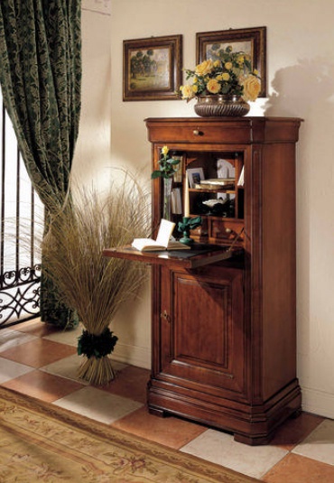 Bureau on a frame of solid wood 4068, BTC