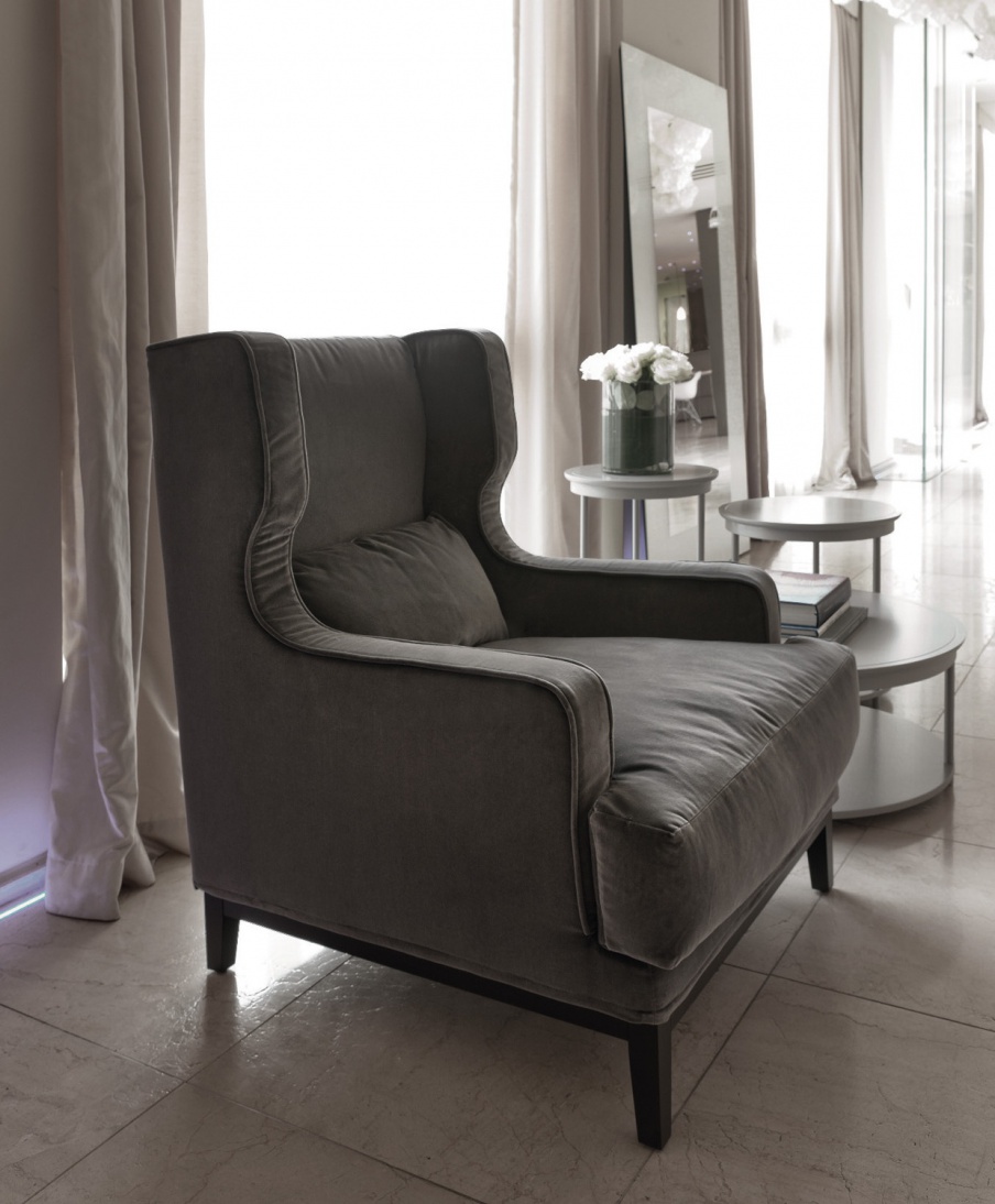 The high-backed chair, Camille - Porada