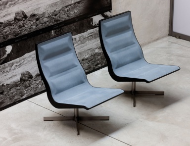 A chair without armrests, Lola - Porada