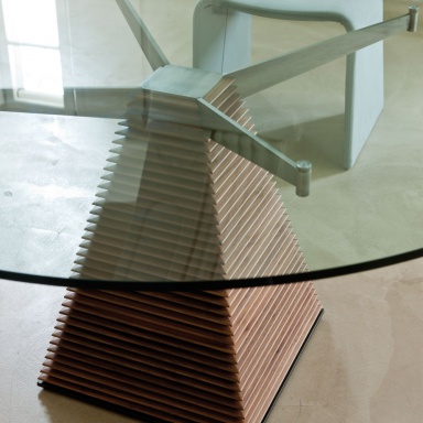Dining table Piramide