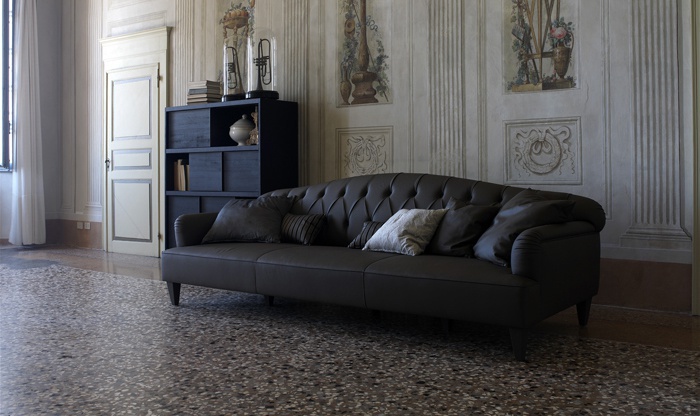 Three-seater sofa on wooden frame, Ciacci