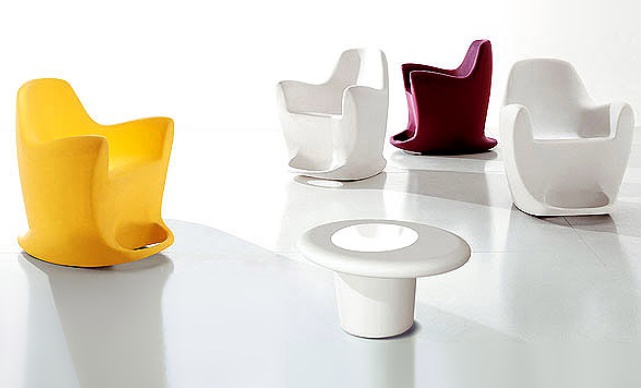 A coffee table on a frame made of polypropylene with aluminum Flip top, Bonaldo